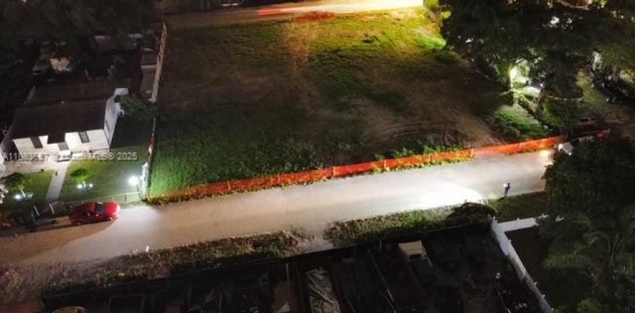 Terreno en West Palm Beach, Florida № 1929944