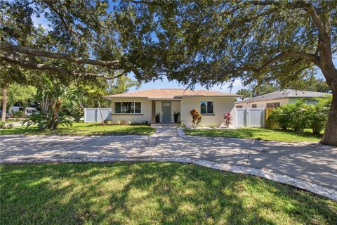 Villa ou maison à Gulfport, Floride 3 chambres, 155.61 m2 № 2419124