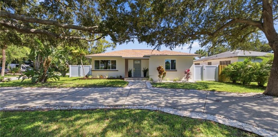 Villa ou maison à Gulfport, Floride 3 chambres, 155.61 m2 № 2419124