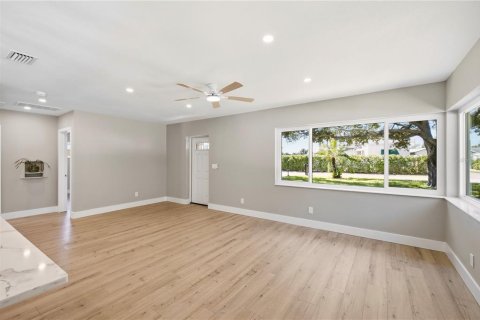 Villa ou maison à vendre à Gulfport, Floride: 3 chambres, 155.61 m2 № 2419124 - photo 9