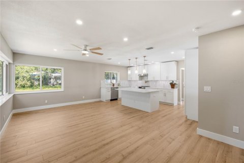 Villa ou maison à vendre à Gulfport, Floride: 3 chambres, 155.61 m2 № 2419124 - photo 7