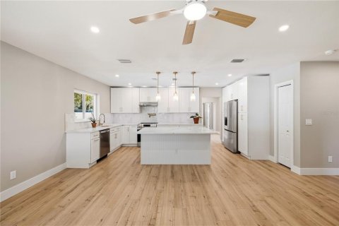 Villa ou maison à vendre à Gulfport, Floride: 3 chambres, 155.61 m2 № 2419124 - photo 5