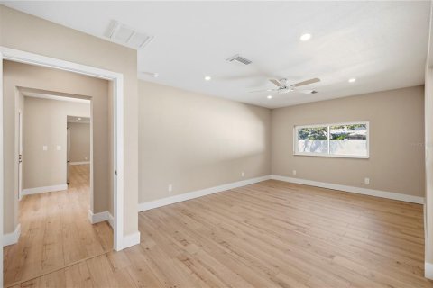 Villa ou maison à vendre à Gulfport, Floride: 3 chambres, 155.61 m2 № 2419124 - photo 18