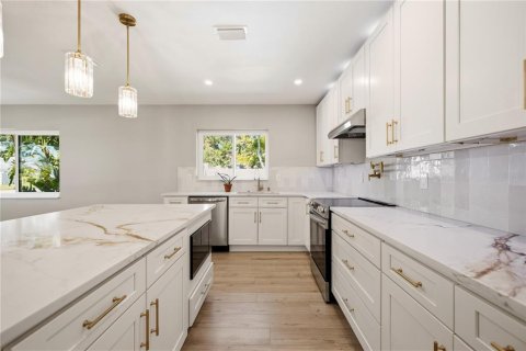 Villa ou maison à vendre à Gulfport, Floride: 3 chambres, 155.61 m2 № 2419124 - photo 6
