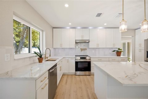 Villa ou maison à vendre à Gulfport, Floride: 3 chambres, 155.61 m2 № 2419124 - photo 4