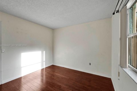 Condo in Miami, Florida, 2 bedrooms № 2189267 - photo 13