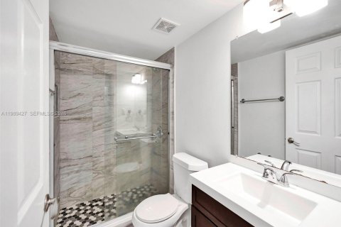 Condo in Miami, Florida, 2 bedrooms № 2189267 - photo 9