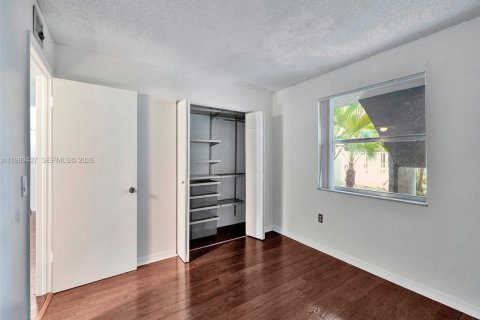 Condo in Miami, Florida, 2 bedrooms № 2189267 - photo 5