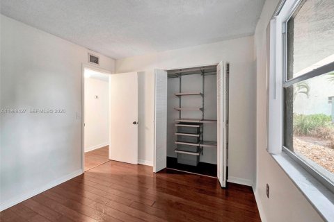 Condo in Miami, Florida, 2 bedrooms № 2189267 - photo 10