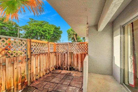 Condo in Miami, Florida, 2 bedrooms № 2189267 - photo 17