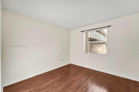 Condo in Miami, Florida, 2 bedrooms № 2189267 - photo 11
