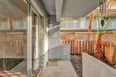 Condo in Miami, Florida, 2 bedrooms № 2189267 - photo 21