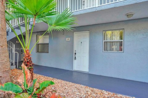Condo in Miami, Florida, 2 bedrooms № 2189267 - photo 26
