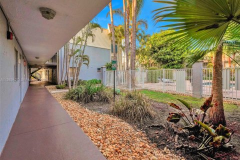 Condo in Miami, Florida, 2 bedrooms № 2189267 - photo 29