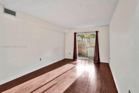 Condo in Miami, Florida, 2 bedrooms № 2189267 - photo 14