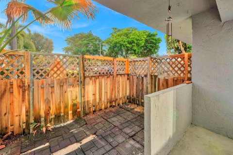 Condo in Miami, Florida, 2 bedrooms № 2189267 - photo 16