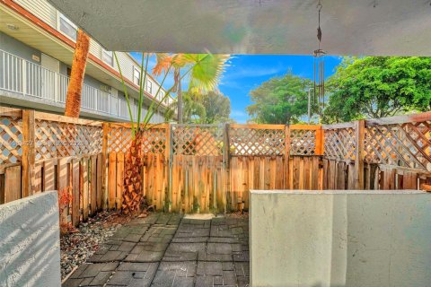 Condo in Miami, Florida, 2 bedrooms № 2189267 - photo 15