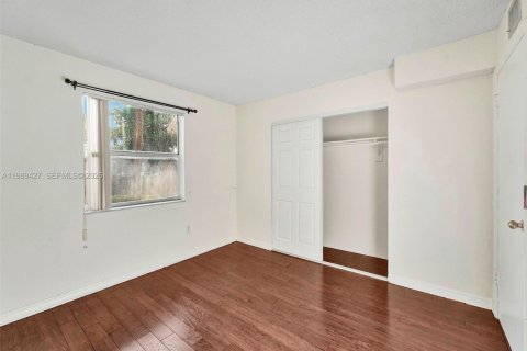 Condo in Miami, Florida, 2 bedrooms № 2189267 - photo 12