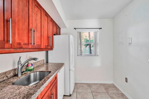 Condo in Miami, Florida, 2 bedrooms № 2189267 - photo 24