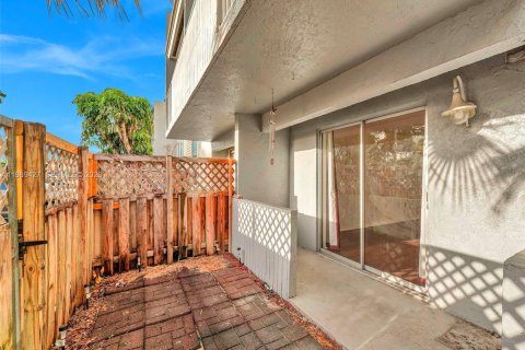 Condo in Miami, Florida, 2 bedrooms № 2189267 - photo 18