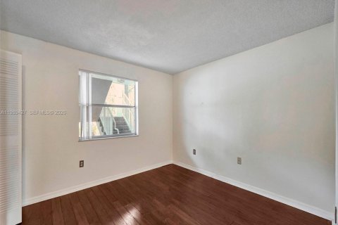 Condo in Miami, Florida, 2 bedrooms № 2189267 - photo 4