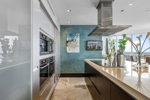 Купить кондоминиум в Санни-Айлс-Бич, Флорида 3 спальни, 280.19м2, № 1995665 - фото 15