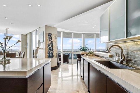 Купить кондоминиум в Санни-Айлс-Бич, Флорида 3 спальни, 280.19м2, № 1995665 - фото 18