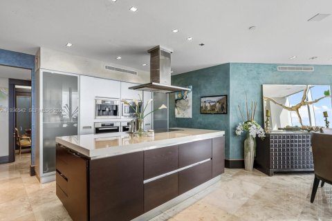 Купить кондоминиум в Санни-Айлс-Бич, Флорида 3 спальни, 280.19м2, № 1995665 - фото 12