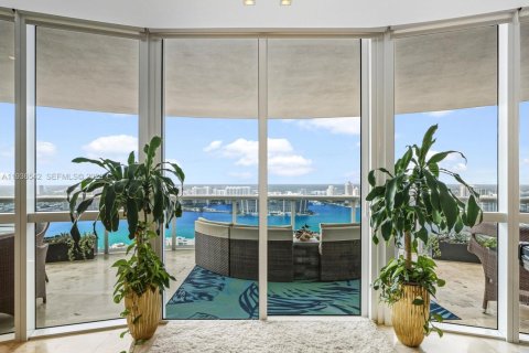 Купить кондоминиум в Санни-Айлс-Бич, Флорида 3 спальни, 280.19м2, № 1995665 - фото 11