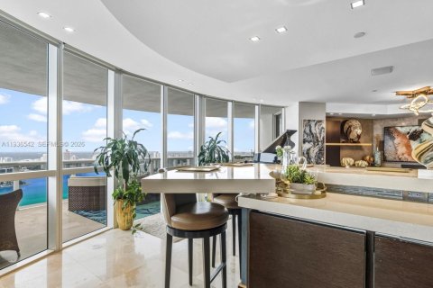 Купить кондоминиум в Санни-Айлс-Бич, Флорида 3 спальни, 280.19м2, № 1995665 - фото 10