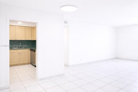 Снять в аренду кондоминиум в Майами-Бич, Флорида 2 спальни, 112.13м2, № 2023374 - фото 3