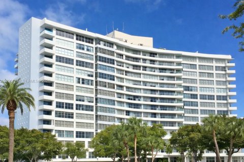 Снять в аренду кондоминиум в Майами-Бич, Флорида 2 спальни, 112.13м2, № 2023374 - фото 2