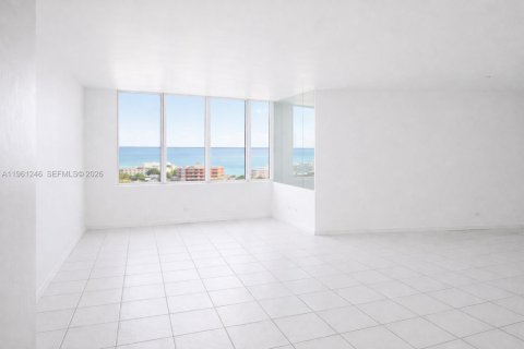 Кондоминиум с 2 спальнями в Майами-Бич, Флорида № 2023374