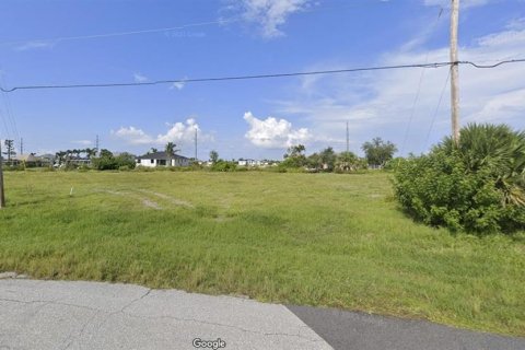 Land in Cape Coral, Florida № 1519204 - photo 1