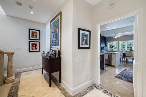 Condominio en venta en Miami, Florida, 5 dormitorios, 374.86 m2 № 2247418 - foto 28