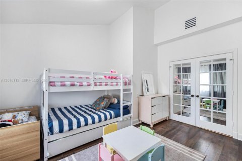 Condominio en venta en Miami, Florida, 5 dormitorios, 374.86 m2 № 2247418 - foto 20