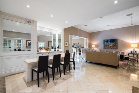 Condominio en venta en Miami, Florida, 5 dormitorios, 374.86 m2 № 2247418 - foto 30