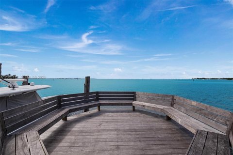 Condominio en venta en Miami, Florida, 5 dormitorios, 374.86 m2 № 2247418 - foto 3