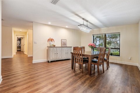 House in Palm Harbor, Florida 4 bedrooms, 336.03 sq.m. № 1910186 - photo 9