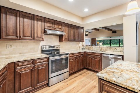 House in Palm Harbor, Florida 4 bedrooms, 336.03 sq.m. № 1910186 - photo 13