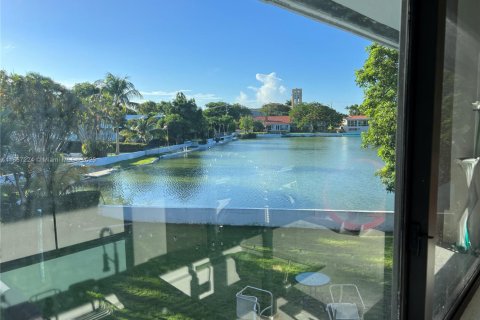 Casa en alquiler en Miami Shores, Florida, 3 dormitorios, 135.82 m2 № 1944046 - foto 14