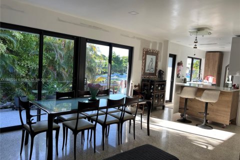 Casa en alquiler en Miami Shores, Florida, 3 dormitorios, 135.82 m2 № 1944046 - foto 15