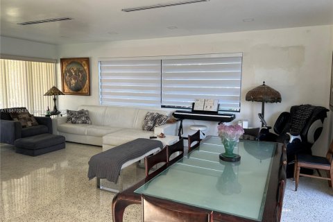 Casa en alquiler en Miami Shores, Florida, 3 dormitorios, 135.82 m2 № 1944046 - foto 30