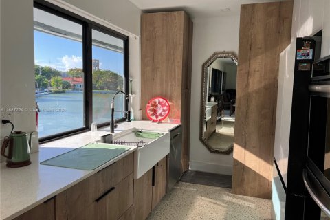 Casa en alquiler en Miami Shores, Florida, 3 dormitorios, 135.82 m2 № 1944046 - foto 24