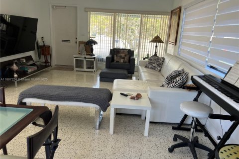 Casa en alquiler en Miami Shores, Florida, 3 dormitorios, 135.82 m2 № 1944046 - foto 29