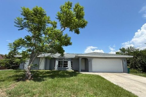 Купить виллу или дом в Порт-Шарлотт, Флорида 3 комнаты, 179.21м2, № 2236946 - фото 2