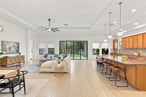 House in Brandon, Florida 4 bedrooms, 238.94 sq.m. № 2406677 - photo 9