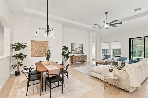 House in Brandon, Florida 4 bedrooms, 238.94 sq.m. № 2406677 - photo 10