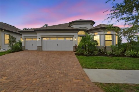 House in Brandon, Florida 4 bedrooms, 238.94 sq.m. № 2406677 - photo 2