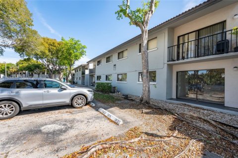 Купить кондоминиум в Хайалиа, Флорида 2 спальни, 80.82м2, № 2051874 - фото 5